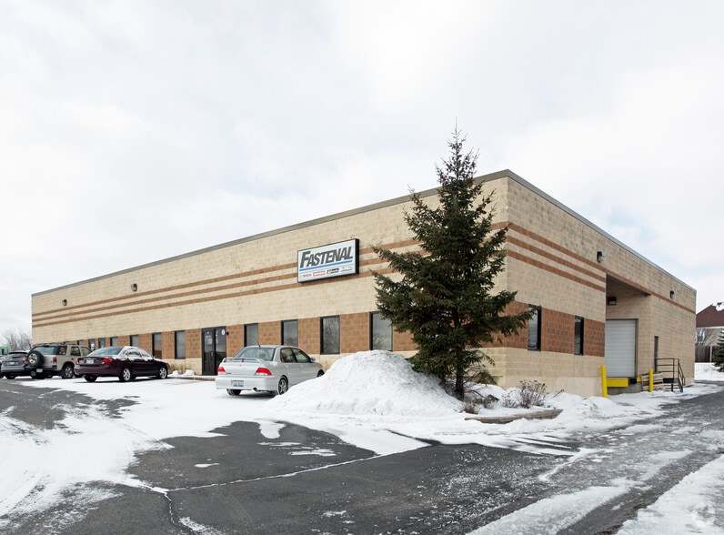 4N270-4N274 84 Ct, Hanover Park, IL for lease - Building Photo - Image 3 of 6