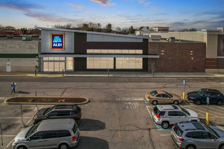 1065 Woodland Rd, Wyomissing, PA for sale - Building Photo - Image 2 of 11