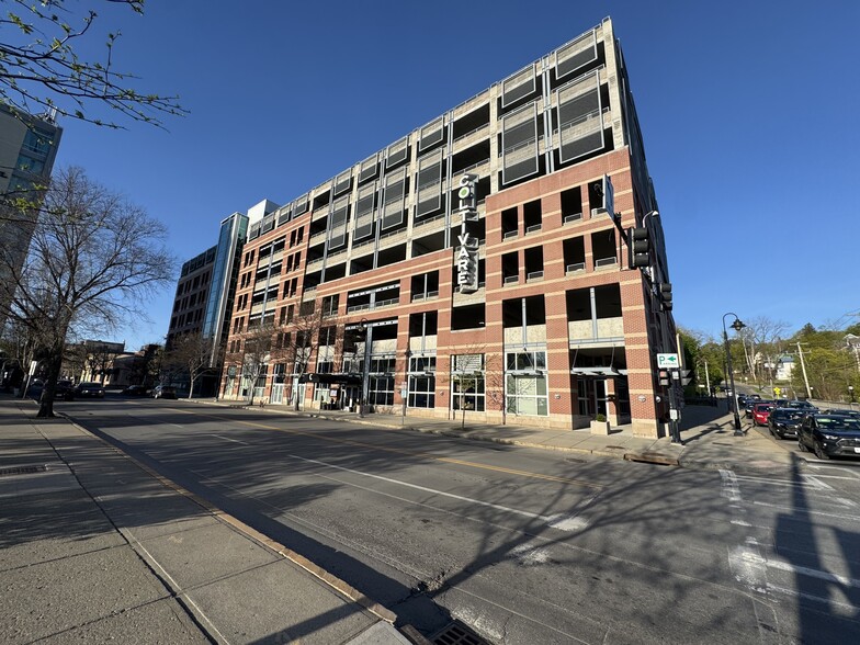 235 S Cayuga St, Ithaca, NY à louer - Photo du bâtiment - Image 2 de 31