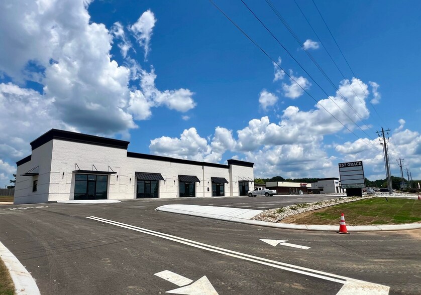257 Grace Cv, Medina, TN à louer - Photo du bâtiment - Image 3 de 3