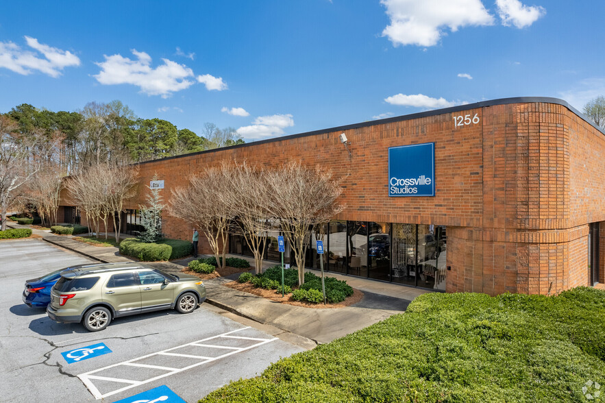 1256 Oakbrook Dr, Norcross, GA for lease - Building Photo - Image 1 of 2