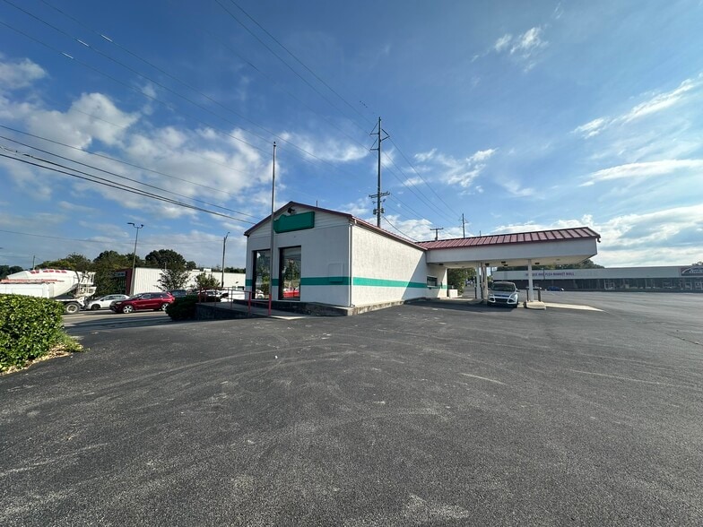 4000 SW Chapman Hwy, Knoxville, TN à louer - Photo du bâtiment - Image 2 de 7