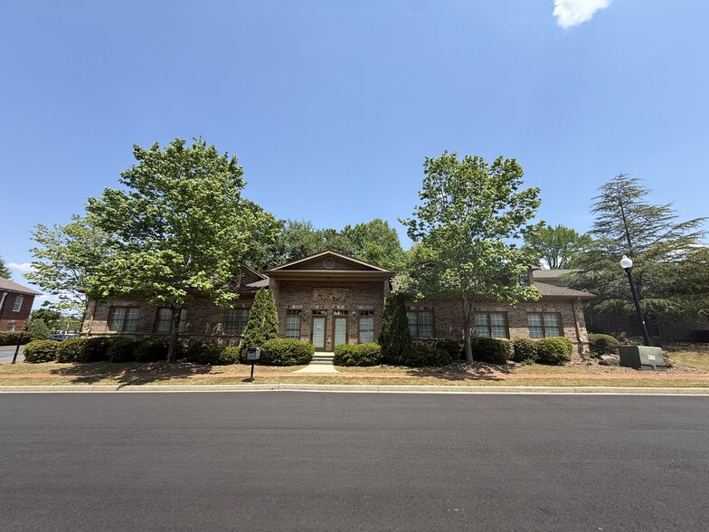 251 Heritage Walk, Woodstock, GA for lease - Primary Photo - Image 1 of 7