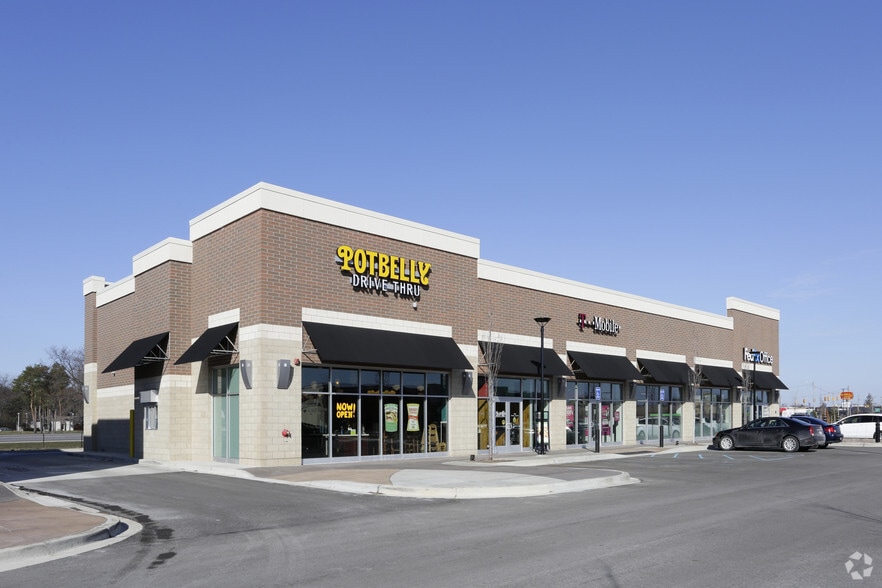 Shops at Westshore Bldg 7 & 10 portfolio of 2 properties for sale on LoopNet.ca - Primary Photo - Image 1 of 2