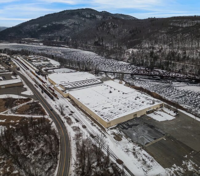 Plus de détails pour 210 Riverside Dr, Brattleboro, VT - Industriel à louer