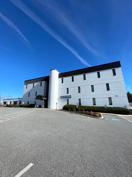 1011 W Baltimore Pike, West Grove, PA à louer - Photo du bâtiment - Image 2 de 2