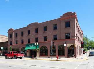 Plus de détails pour 502 2nd St, Hudson, WI - Commerce de détail à vendre