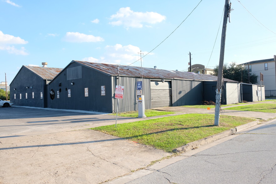 1315 St Emanuel St, Houston, TX à louer - Photo du bâtiment - Image 3 de 6