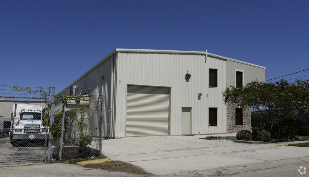 2201 Greenwood St, Kenner, LA for sale - Building Photo - Image 2 of 17