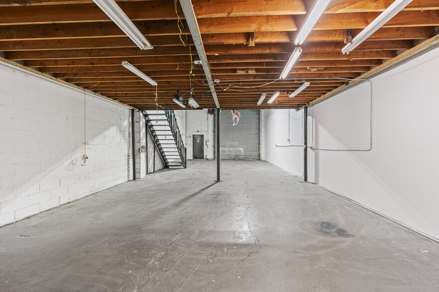 166 Industrial Loop, Staten Island, NY for lease - Building Photo - Image 3 of 10