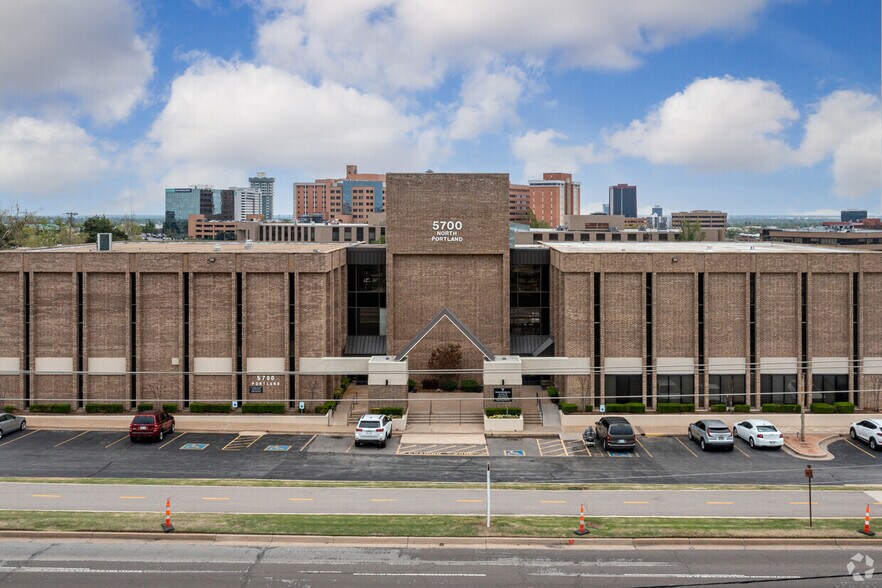 5700 N Portland Ave, Oklahoma City, OK à louer - Photo du bâtiment - Image 2 de 10