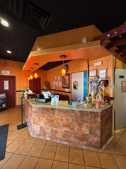 8810 S Maryland Pky, Las Vegas, NV for lease - Building Photo - Image 2 of 13