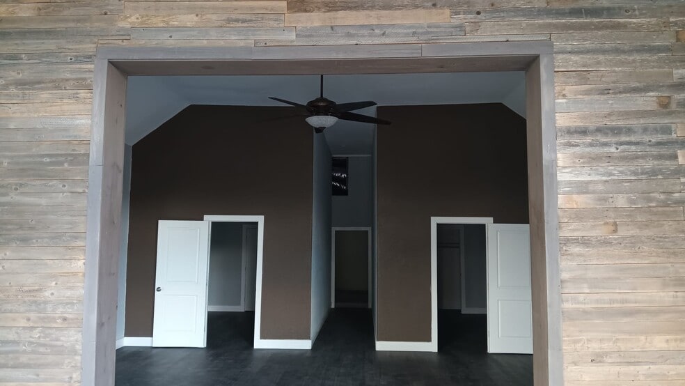 17621 Stacey Ln, Lago Vista, TX for lease - Interior Photo - Image 3 of 11