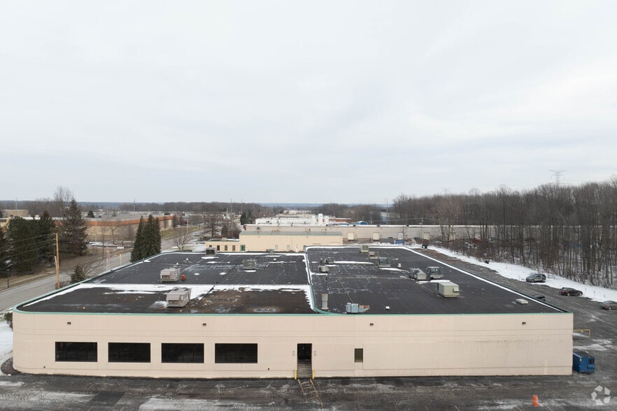 1600 Enterprise Pky, Twinsburg, OH à louer - Photo du bâtiment - Image 3 de 5