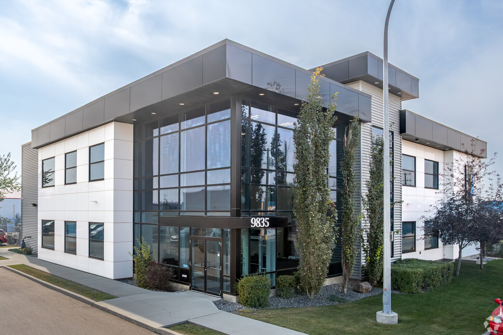 9835 60th Ave NW, Edmonton, AB for sale Primary Photo- Image 1 of 1