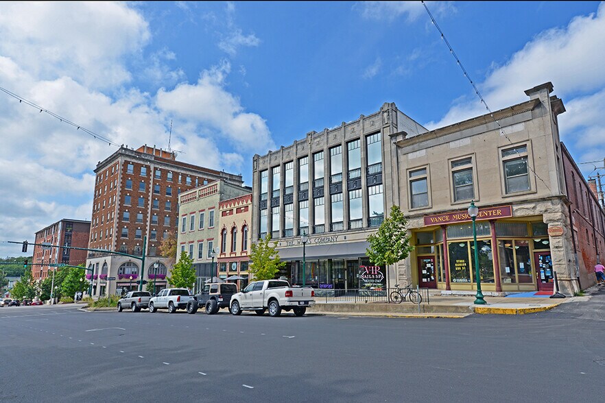 116 W 6th St, Bloomington, IN à louer - Photo du bâtiment - Image 2 de 3