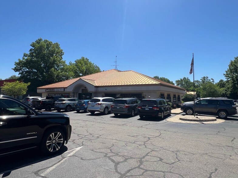 10500 Chicago Dr, Zeeland, MI à louer - Photo du bâtiment - Image 1 de 5