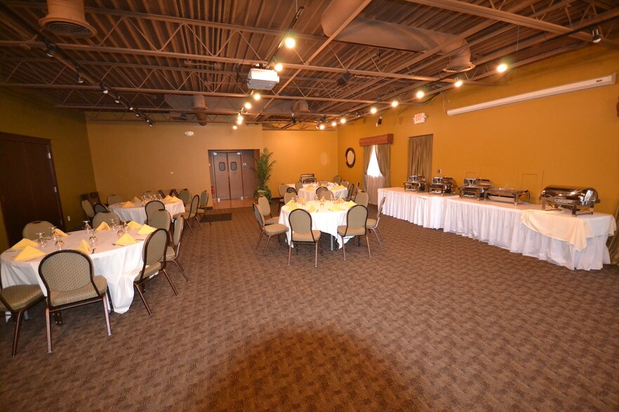 2739 Breton Rd SE, Grand Rapids, MI à vendre - Photo intérieure - Image 3 de 11