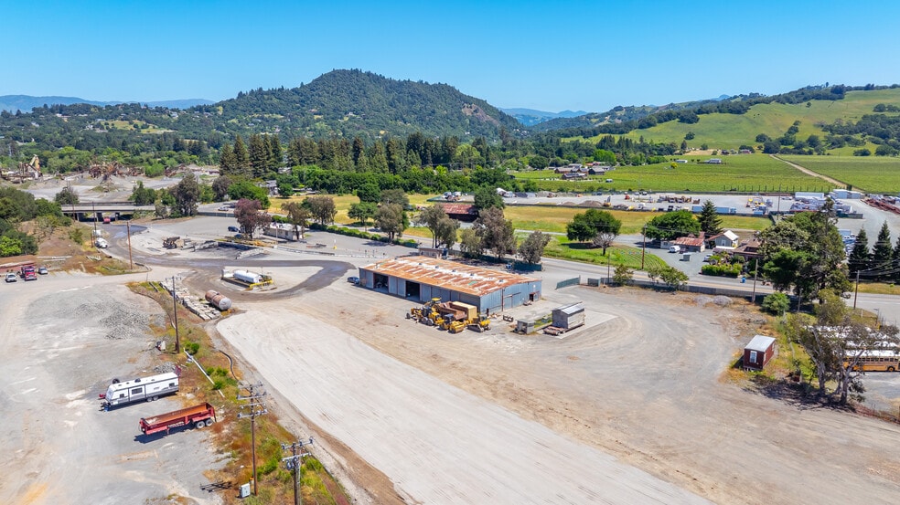 13611 Healdsburg Ave, Healdsburg, CA for lease - Building Photo - Image 2 of 3