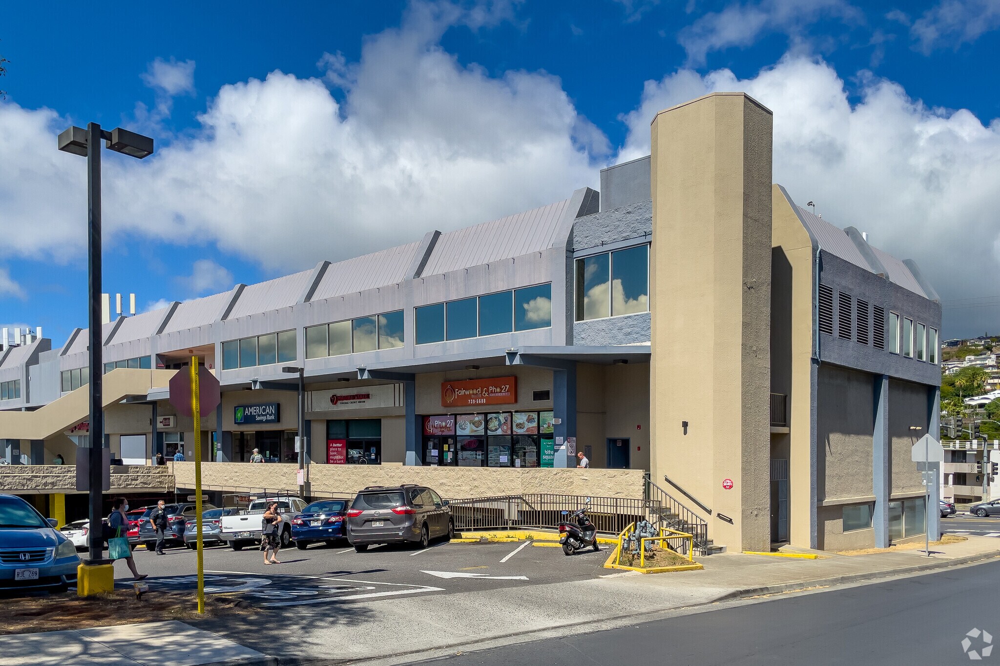 3221 Waialae Ave, Honolulu, HI à louer Photo du bâtiment- Image 1 de 6