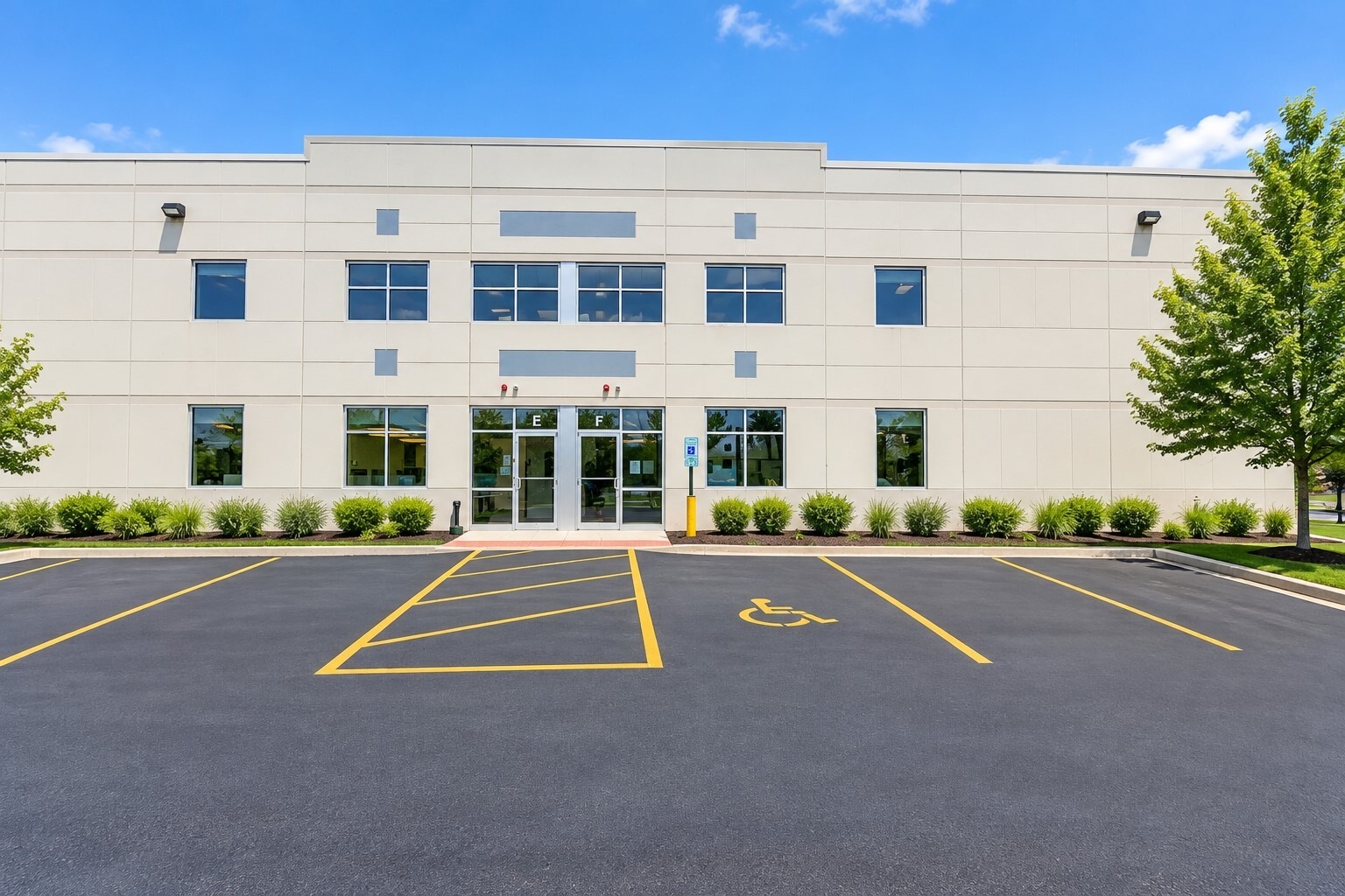 475 Quadrangle Dr, Bolingbrook, IL for lease Building Photo- Image 1 of 14
