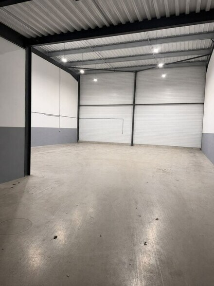Flex in Muret for lease - Building Photo - Image 2 of 2