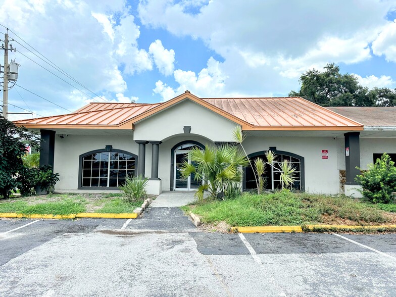 4211 E Busch Blvd, Tampa, FL à louer - Photo du bâtiment - Image 2 de 7