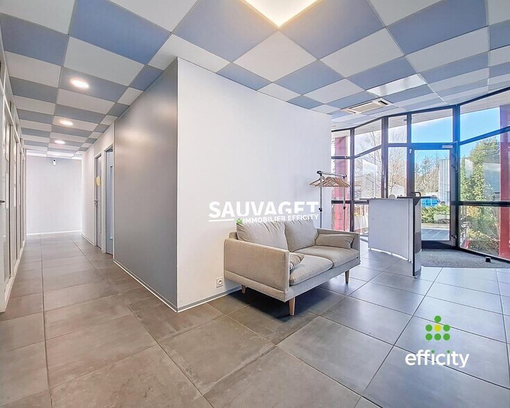 Office in La Roche-sur-Foron for lease - Building Photo - Image 3 of 11