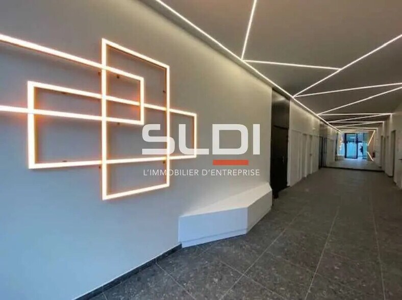 Office in Limonest for lease - Interior Photo - Image 2 of 6