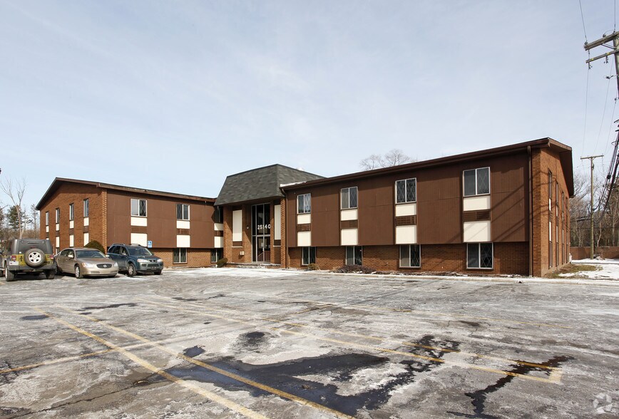 25140 Lahser Rd, Southfield, MI à vendre - Photo principale - Image 2 de 24