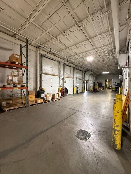 9801 Airport Dr, Fort Wayne, IN à louer - Photo du bâtiment - Image 3 de 7