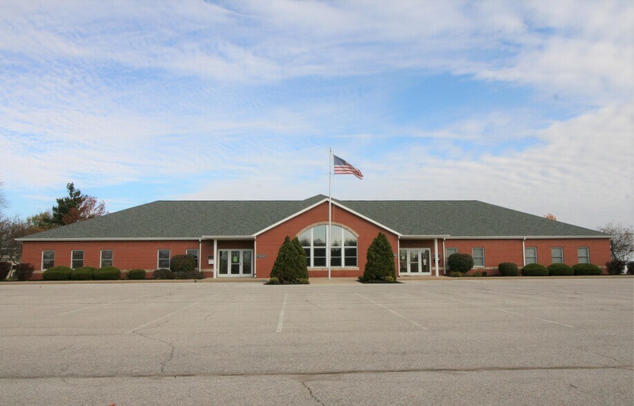 470 Bennett Dr, Warren, IN à louer - Photo du bâtiment - Image 2 de 11