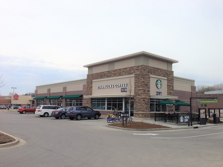12745 W Bluemound Rd, Brookfield, WI for lease - Building Photo - Image 2 of 7