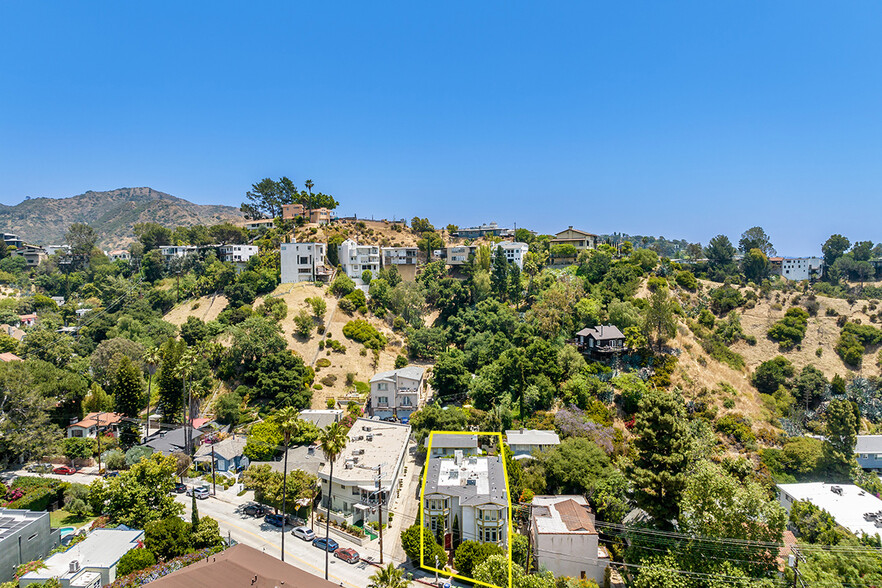 2640 N Beachwood Dr, Los Angeles, CA for sale - Building Photo - Image 1 of 1