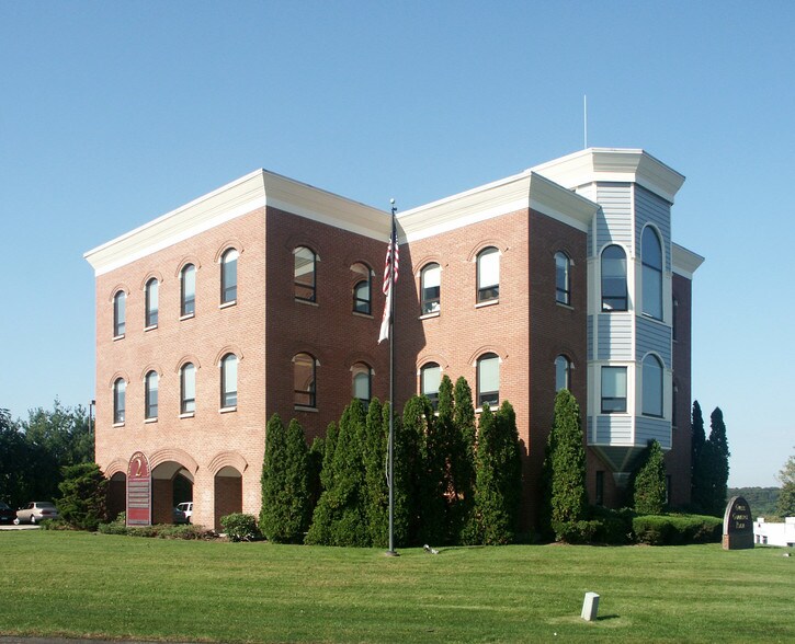 2 Summit Pl, Branford, CT for lease - Primary Photo - Image 1 of 4