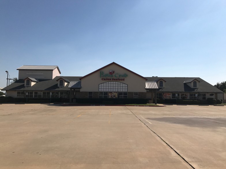 2605 E Grapevine Mills Cir, Grapevine, TX for lease - Building Photo - Image 2 of 3