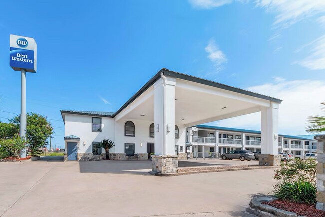 Plus de détails pour 208 Nueces St, George West, TX - Services hôteliers à vendre