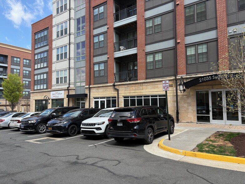 42775 Generation Dr, Ashburn, VA à louer - Photo du bâtiment - Image 2 de 3