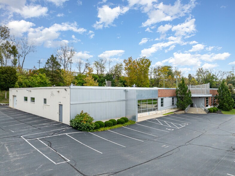 5546 Fair Ln, Fairfax, OH à louer - Photo du bâtiment - Image 2 de 36