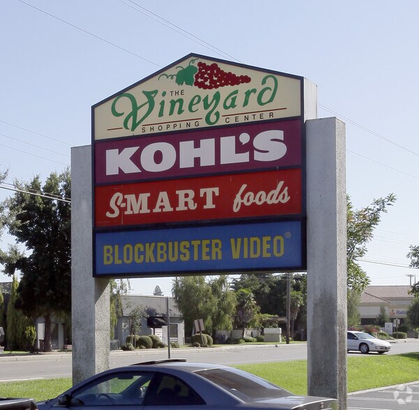 708-872 W Kettleman Ln, Lodi, CA à louer - Photo du bâtiment - Image 2 de 3