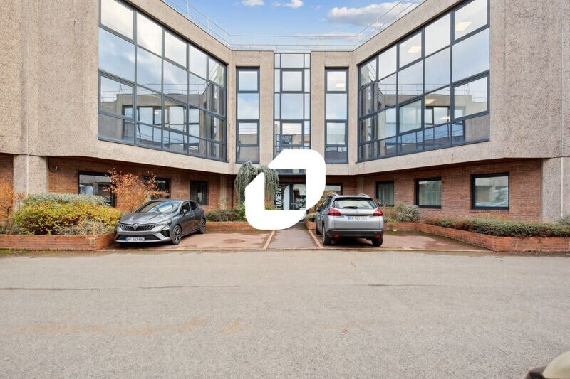 Office in Nanterre for sale - Building Photo - Image 2 of 9
