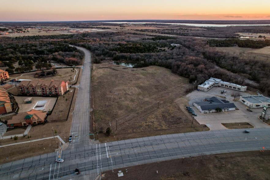 Jeter Dr., Ennis, TX à vendre - Photo du bâtiment - Image 1 de 24