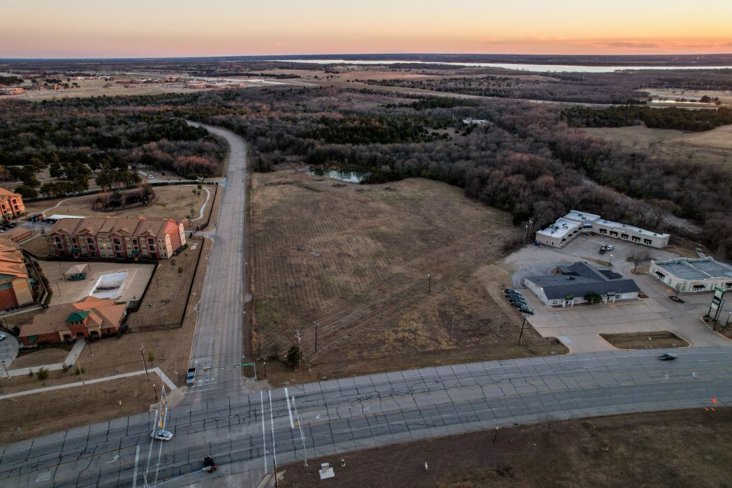 Jeter Dr., Ennis, TX à vendre Photo du bâtiment- Image 1 de 25