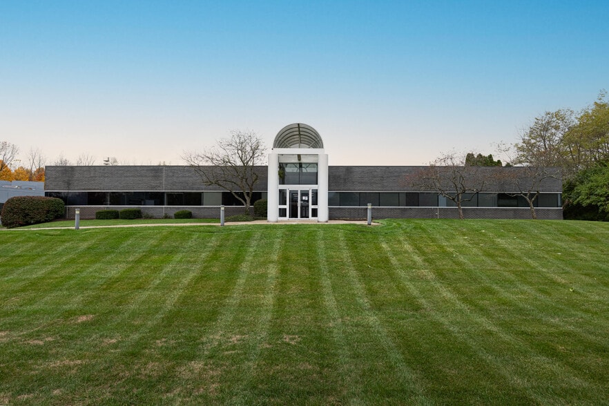 7271 N Main St, Dayton, OH for lease - Building Photo - Image 3 of 59