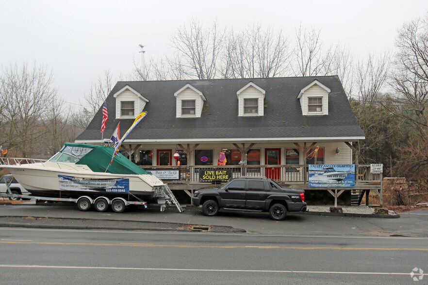 52 Padanaram Rd, Danbury, CT à vendre - Photo du bâtiment - Image 2 de 10