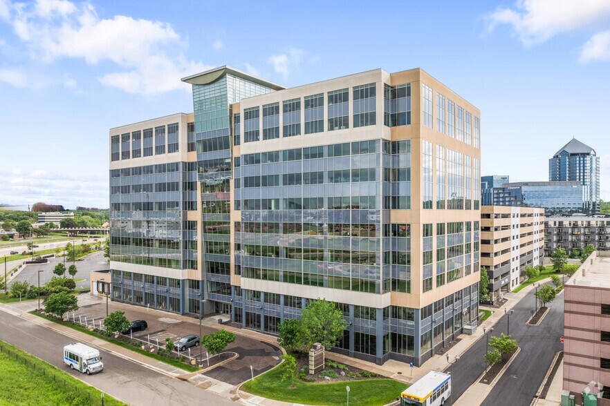 5600 American Blvd W, Bloomington, MN à louer - Photo du bâtiment - Image 1 de 10