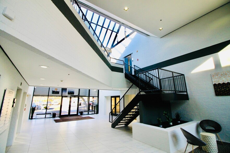 200 Chisholm Pl, Plano, TX for lease - Interior Photo - Image 3 of 27