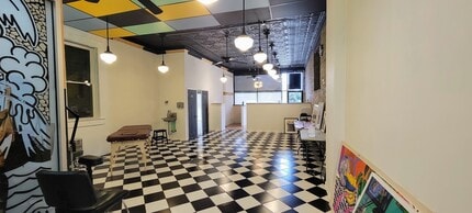 1452 N Western Ave, Chicago, IL for lease Interior Photo- Image 1 of 3