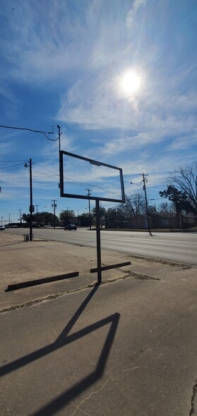 815 E Milam St, Mexia, TX for sale - Building Photo - Image 3 of 20