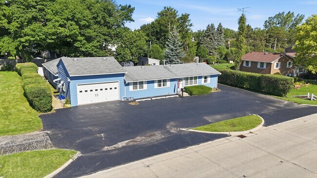 Plus de détails pour 34112 N Barron Blvd, Grayslake, IL - Flex à vendre